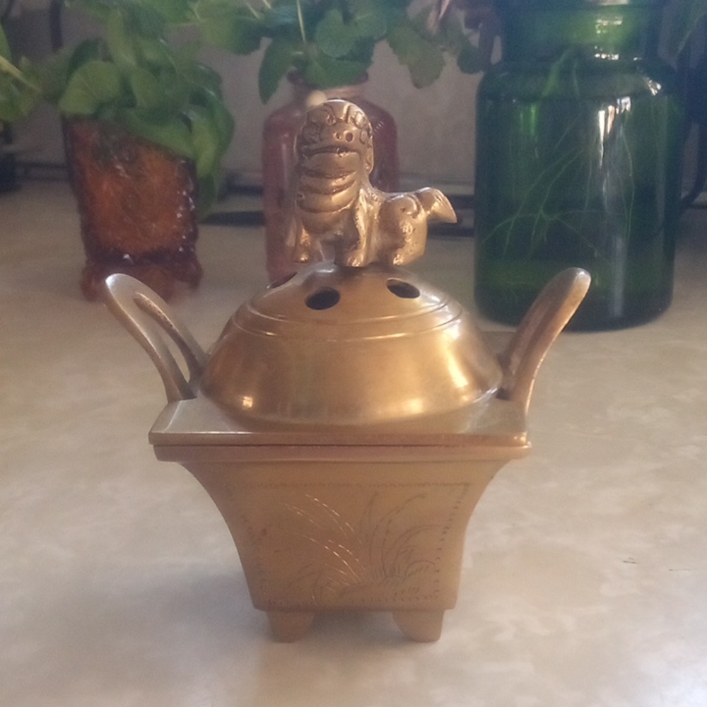 Foo Dog Incense Holder Burner, Etched Brass Two Handled Incense Pot with Lid